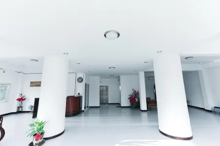 Kanyanat Boutique Hotel Отели рядом с достопримечательностью «Luang Phor Kasem Kemagoh Meditation Center»