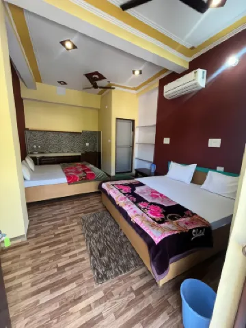 Girish Alay Home Stay 루드레이프레이에그 호텔