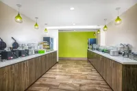 La Quinta Inn by Wyndham St. Louis Hazelwood - Airport North Hotels in Elsah