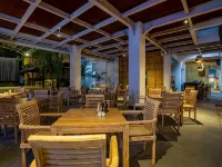 吉利金沙酒店-酒吧 鄰近Compass Divers的酒店