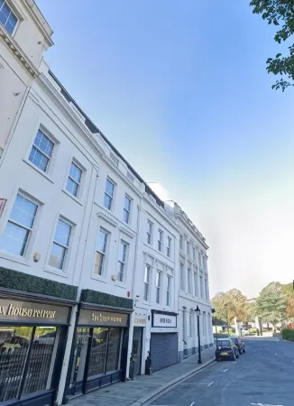 Fox House Studios, Aparthotel Отели рядом с достопримечательностью «Mayflower International Marina»