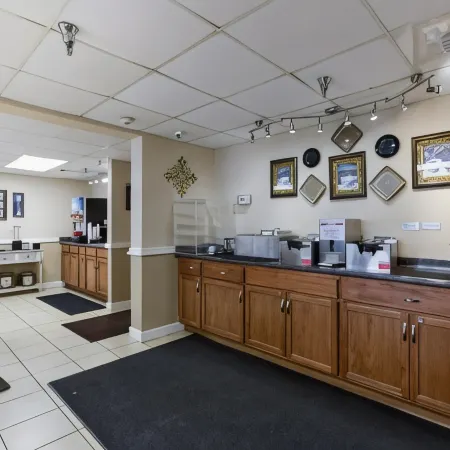 Grand View Inn & Suites