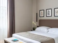 Flom Boutique Hotel Hotels near Via Maggio