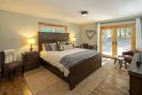 Serenity Tahoe Retreat - Hot Tub