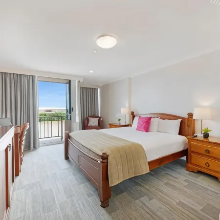 Burnett Riverside Hotel