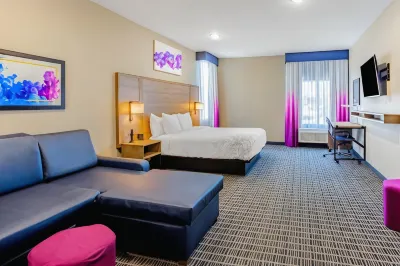 La Quinta Inn & Suites by Wyndham San Antonio Alamo City Hotels in San Antonio