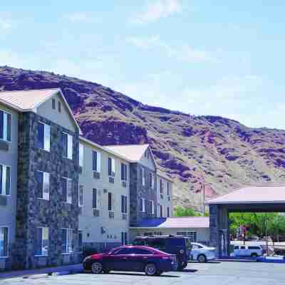 La Quinta Inn & Suites by Wyndham Moab Hotel Exterior