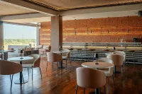 يوشت آند جولف كلوب باراجواي ، إيه تريبوت بورتفوليو ريزورت