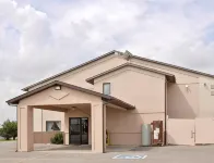 Super 8 by Wyndham Osceola IA Hotels in Osceola