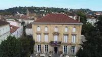 Hôtel Château des Jacobins Hotels near Pizz & Go
