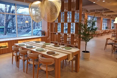 Resident Hotel Abay(opened in 2025) Отели рядом с достопримечательностью «Музей народных музыкальных инструментов им. Ыхласа»