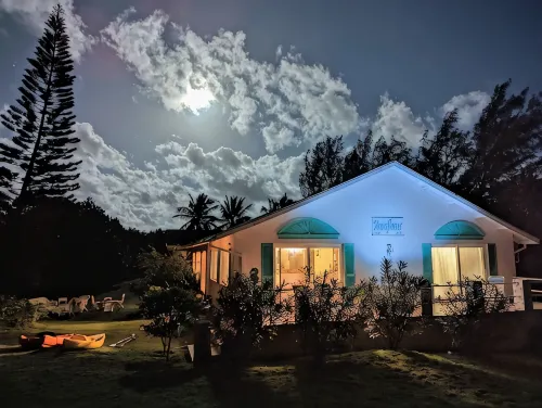 Moonflower 4 Bedroom Home Hotels in Gregory Town