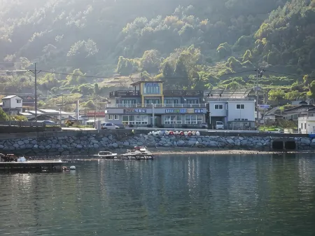 Goseong Dongsung Pension Отели рядом с достопримечательностью «Goseong Dinosaur World Expo»