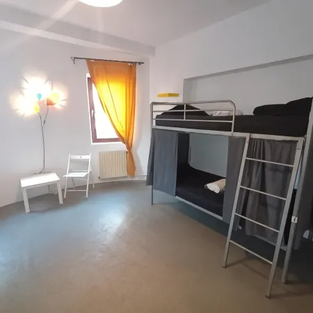 Popcorn Hostel Отели рядом с достопримечательностью «Торговый центр AFI Palace Cotroceni»