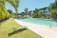 Ramada Encore by Wyndham Whale Cove Hervey Bay - Rooftop Pools