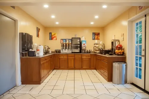 Best Western Village Inn Dining Photos