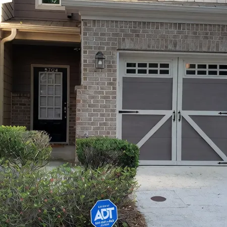 Only 2 miles from shopping, banking, food, entertainment,15 to downtown Atlanta