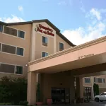 伯靈頓歡朋套房酒店 酒店