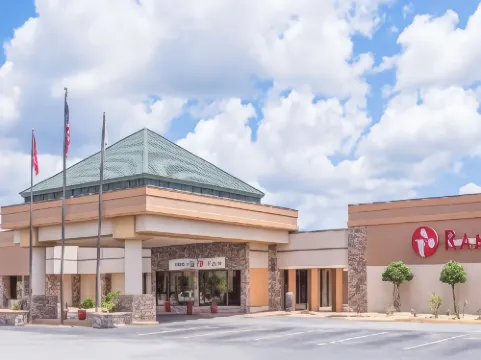 รามาดา บายวินด์แฮม มาคอน