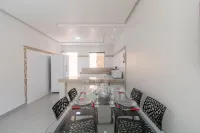 Apartamento Moderno a 280m da Praia Ast0103