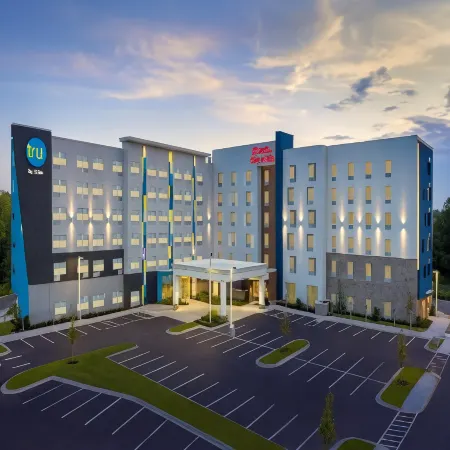 Hampton Inn & Suites Charlotte Airport Lake Pointe Отели рядом с достопримечательностью «Библиотека Билли Грэма»