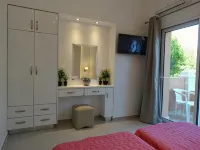 Makis Louvlis Apartments - Pet Friendly