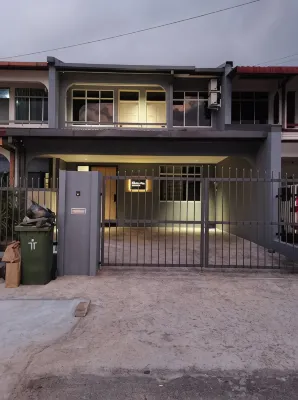 97 HomeStay Kuching 4R3B 9pax 2carpark