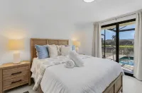 The Coastal Hideaway Luxury Villa - Villas