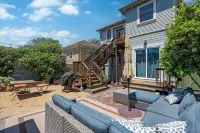 Charming top floor duplex with garden-patio. - Condos