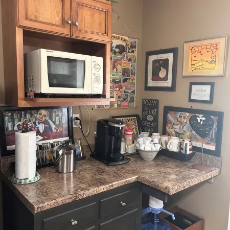 “LaLa’s Place”Cozy, conveniently located country cottage, pets, carport,fire pit