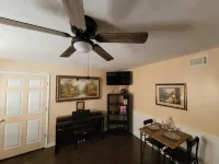 The Lionheart Inn - Charming Private 1 Bedroom 1 Bath Apartment Downtown Helen