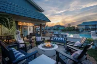 Serene Waterfront 5Br Sleeps 15 w/Heated Pool, Fire Pit, Boat & Jet Ski Lift - 4 stjerner