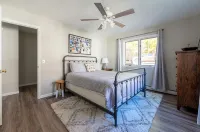 Charming 3-bedroom house with AC, WiFi in brilliant Lake George - balcony
