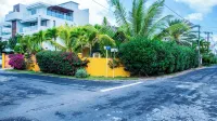 Villa located 2 minutes from the beach, close to shops, most beautiful corner of Mauritius Hotel di 