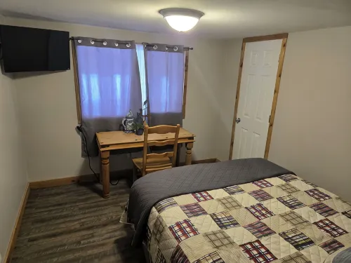 Charming 3-bedroom riverside cabin close to Grand Teton and Yellowstone - Alphydda