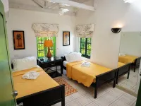 Expansive views of the south coast shopping and entertainment all within 10 min walk. - 2-Star