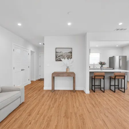 Glendora Route 66 Home Newly Renovated Spacious 4-bedroom with 6 bathrooms