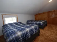 Lake House with Sandy Beach and Amazing Sunsets Ξενοδοχεία στην πόλη Barry County