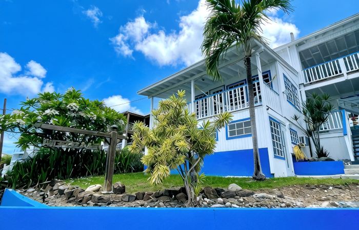 Beautiful ocean view 4-bedroom house with AC in the island of Culebra PR