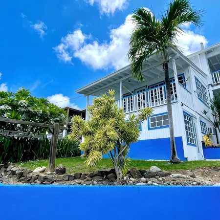 Beautiful ocean view 4-bedroom house with AC in the island of Culebra PR