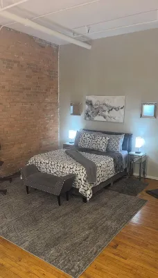 Downtown Spacious Industrial420 Friendly Loft Apt with Free Parking on Street - Condos