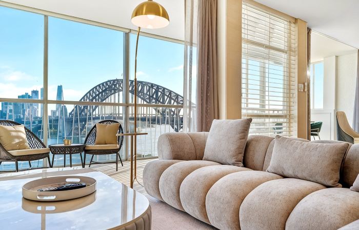 Sydney's Landmark Views from Luxury 2Bd Apt