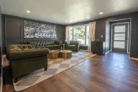 Spacious 4BR, 2BA Home Just Steps from Lambeau Field - Prime Location!