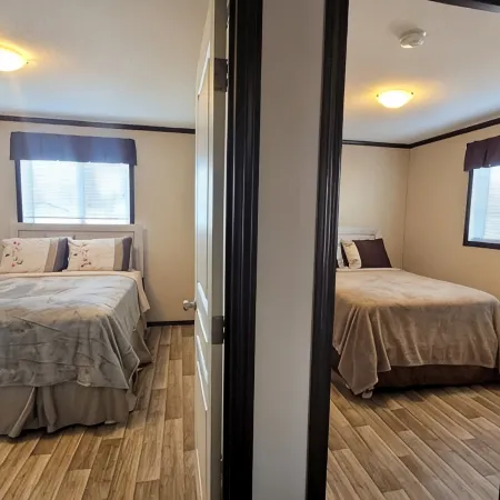 Guest suite in town-2 bedrooms/private kitchen