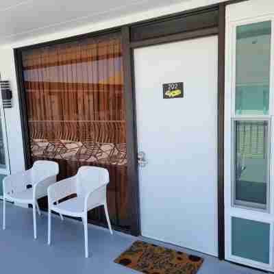 Studio efficiency 4 beds condo, 1 block from boardwalk. AC Pool WiFi Wildwood NJ Others