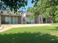 Zambezi Chalet. Game & Canoeing Safaris + Fishing. Ξενοδοχεία στην πόλη 