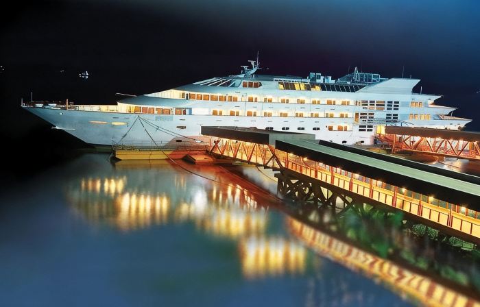 Vintage Luxury Yacht Hotel