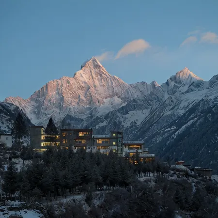 Siguniang Mountain Yangwangxingkong Snow Mountain Hotel[The best spot to view snow-capped mountains]