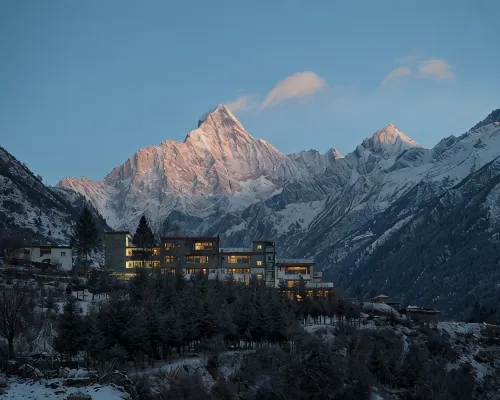 Siguniang Mountain Yangwangxingkong Snow Mountain Hotel[The best spot to view snow-capped mountains] Ξενοδοχεία στην πόλη Σιαοτζίν
