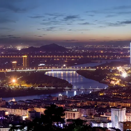 X Plus Hotel (Shaoxing Baiguan Plaza)